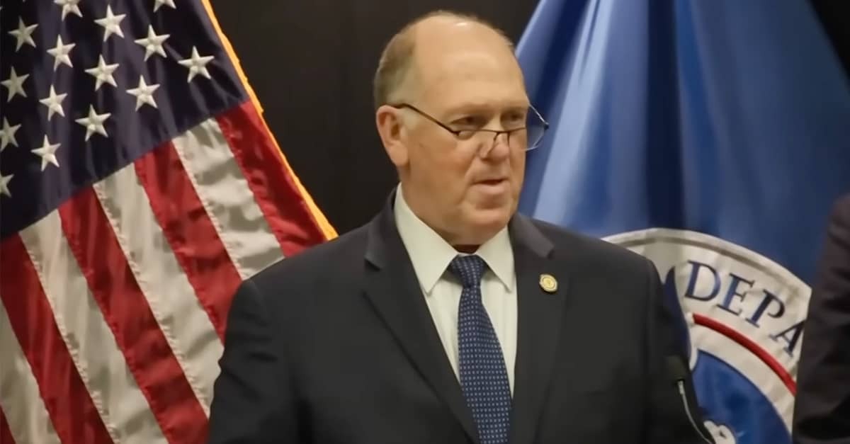 Border Czar Tom Homan speaks at a podium with a U.S. flag and a U.S. Department of Homeland Security backdrop behind him in Minneapolis on January 29, 2026.