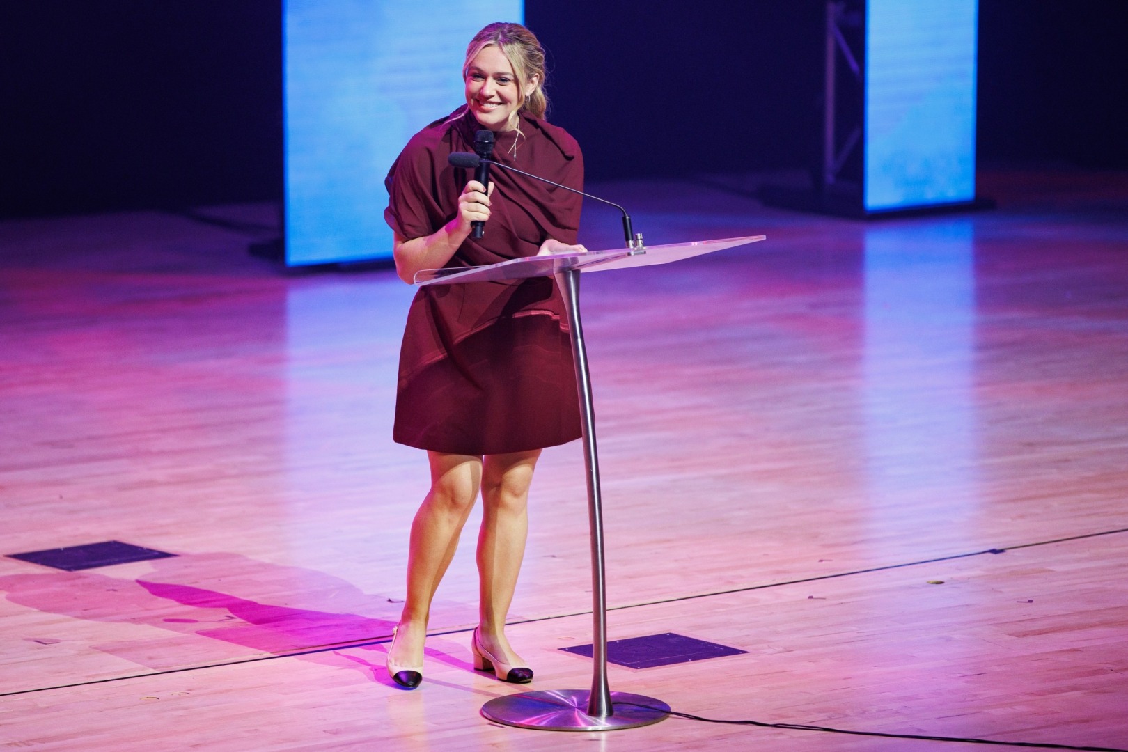 Isabel Brown holding a mike while speaking the 2025 Freedom Uncensored event